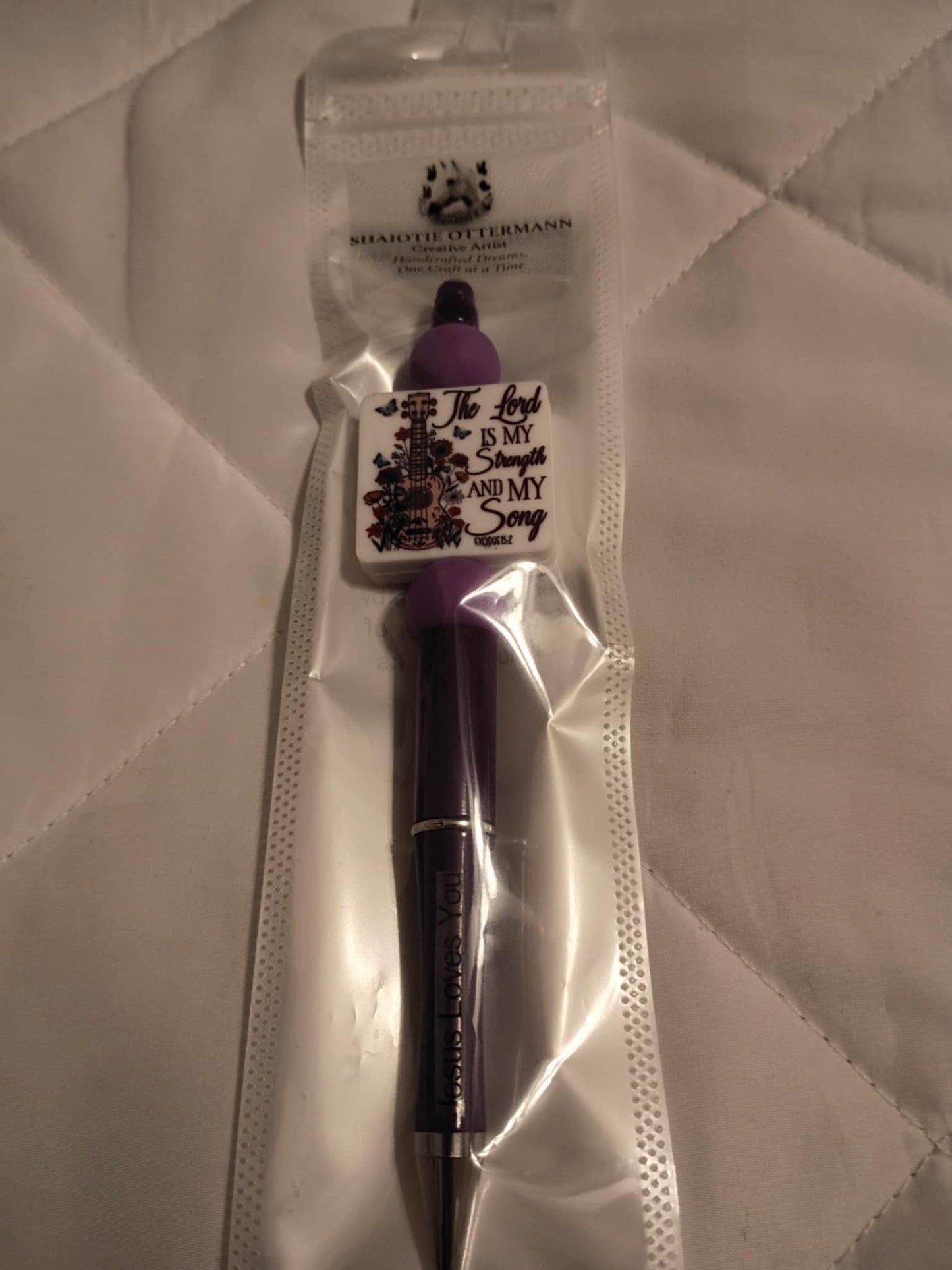 Handmade beaded pen made by Shaiotie's Crafts aka Shaiotie Ottermann