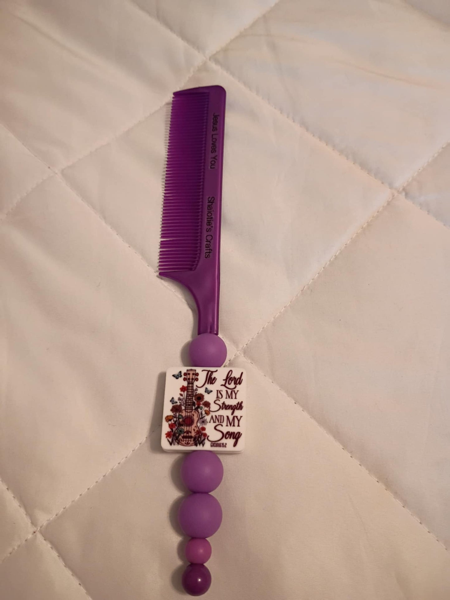 Handmade beaded comb made by Shaiotie's Crafts aka Shaiotie Ottermann