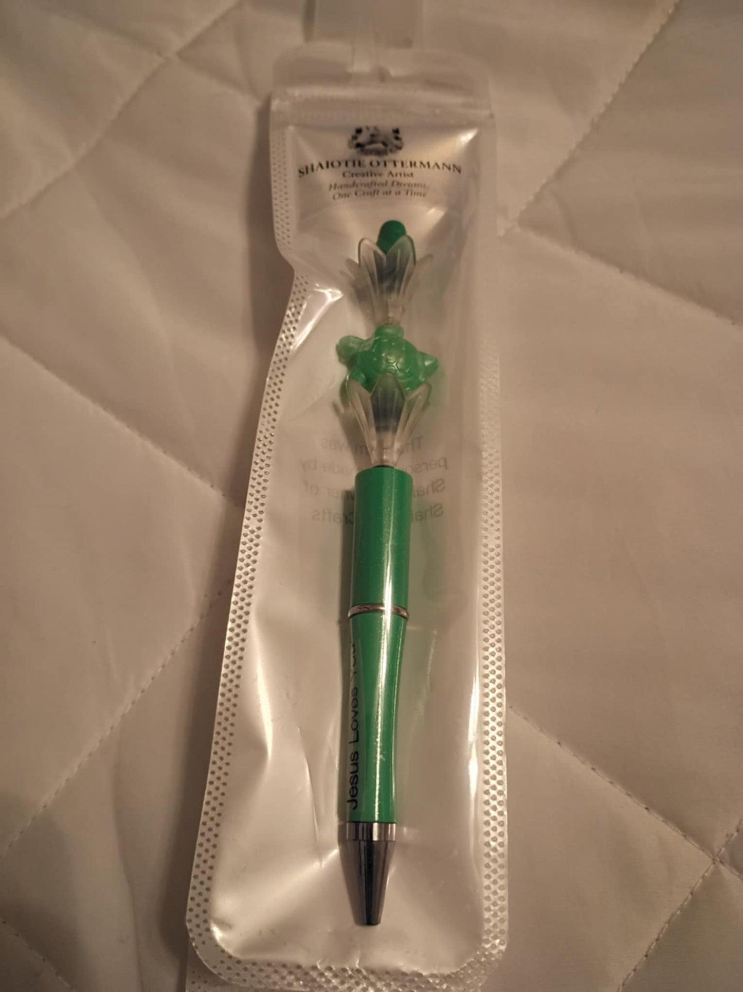 Handmade beaded pen made by Shaiotie's Crafts aka Shaiotie Ottermann