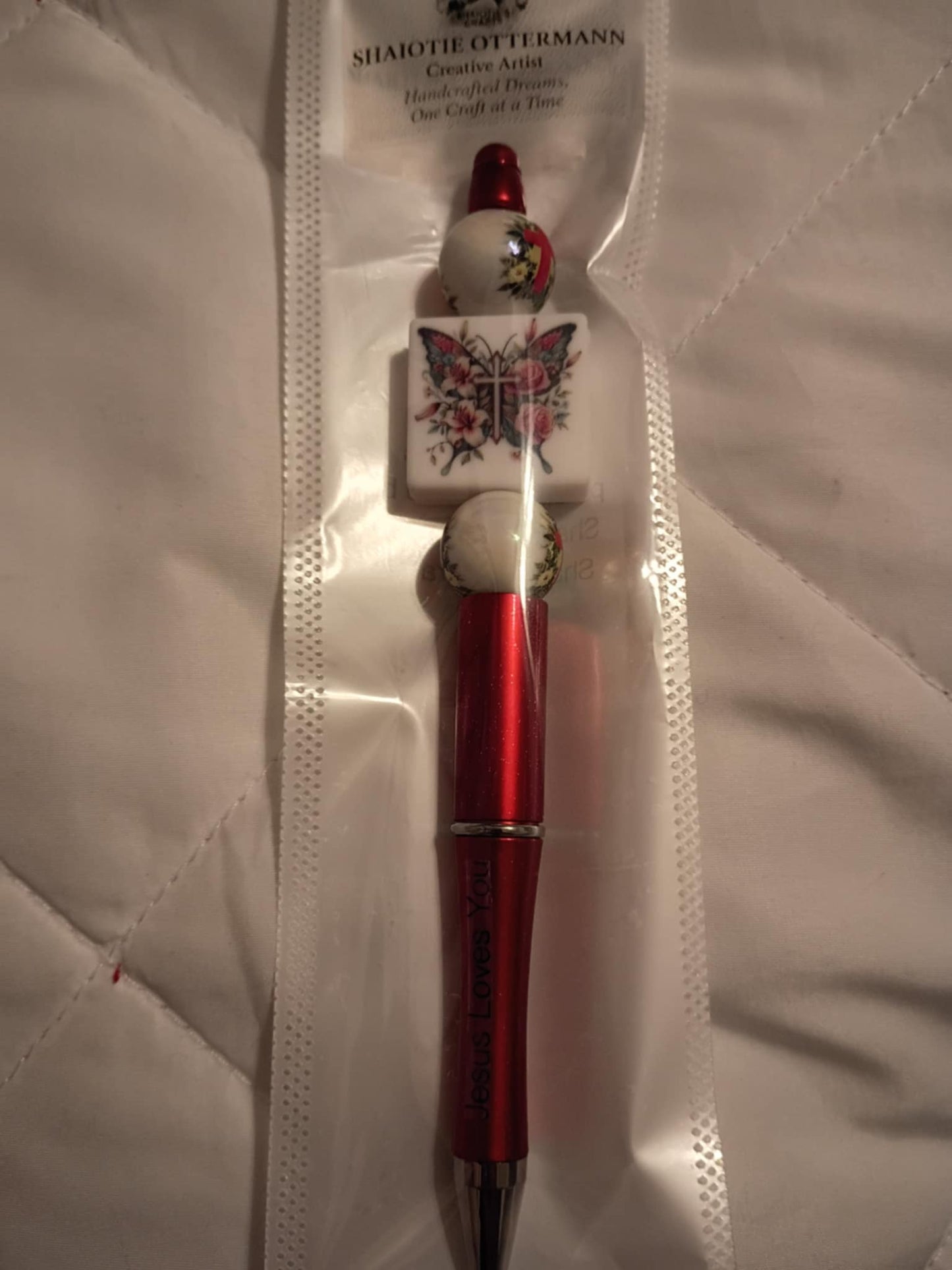 Handmade beaded pen made by Shaiotie's Crafts aka Shaiotie Ottermann