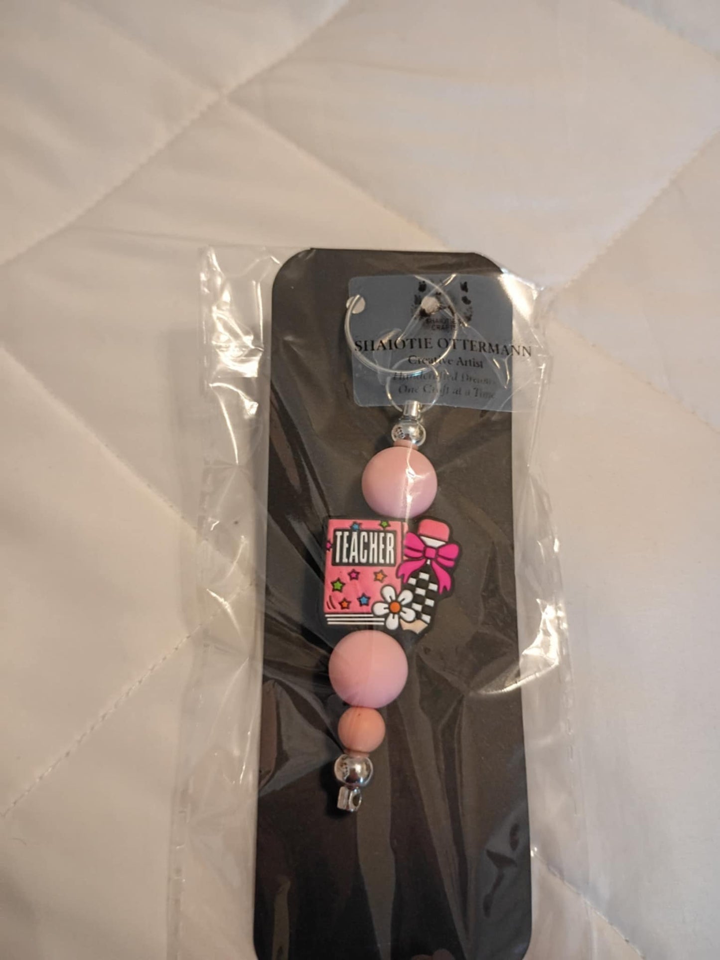 Handmade beaded keychain made by Shaiotie's Crafts aka Shaiotie Ottermann.