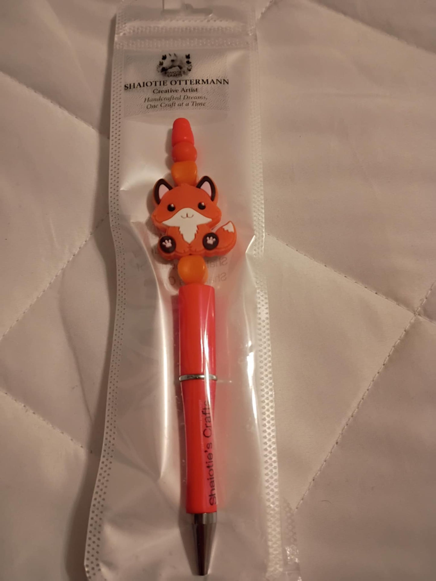 Handmade beaded pen made by Shaiotie's Crafts aka Shaiotie Ottermann