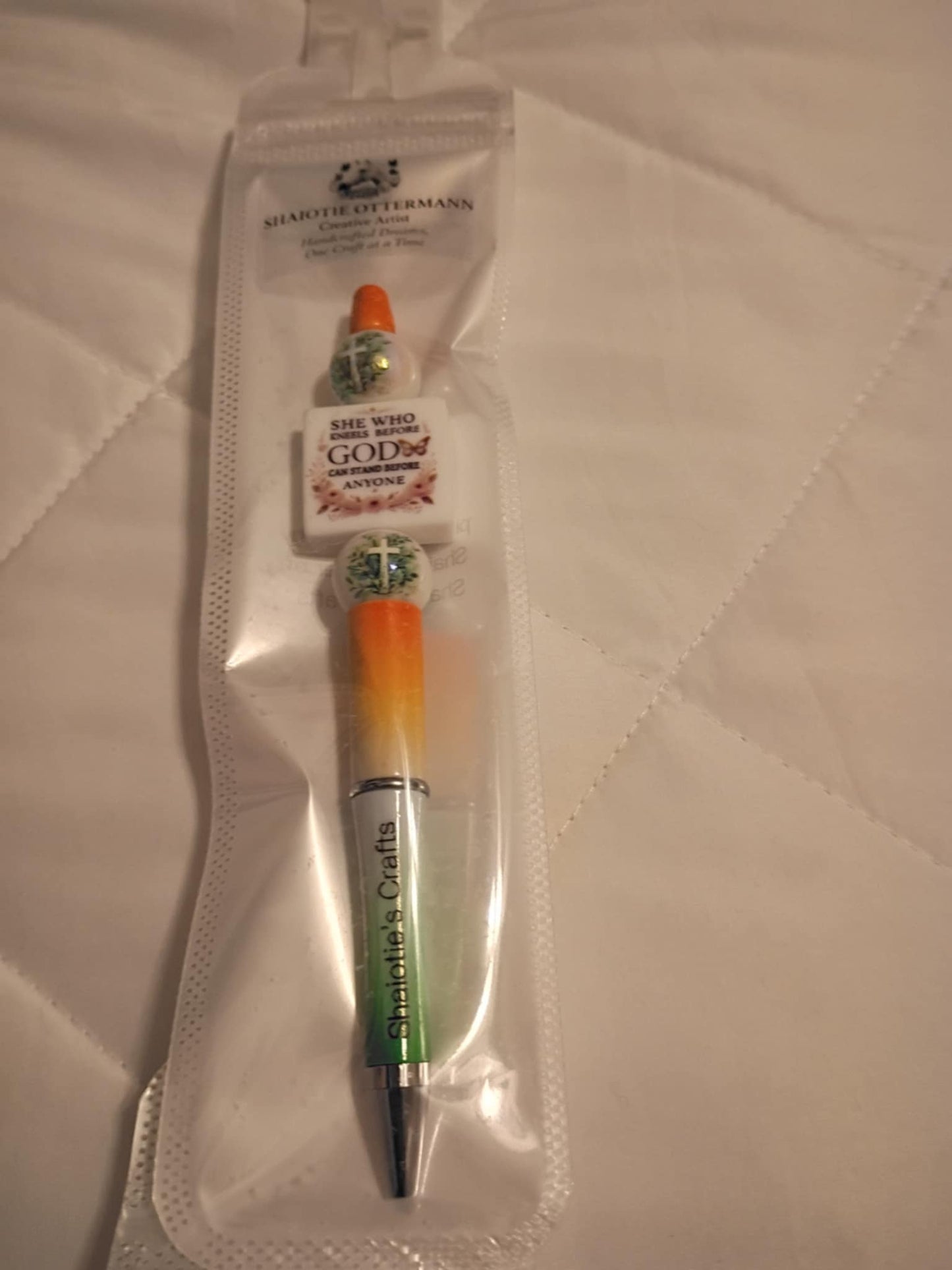 Handmade beaded pen made by Shaiotie's Crafts aka Shaiotie Ottermann