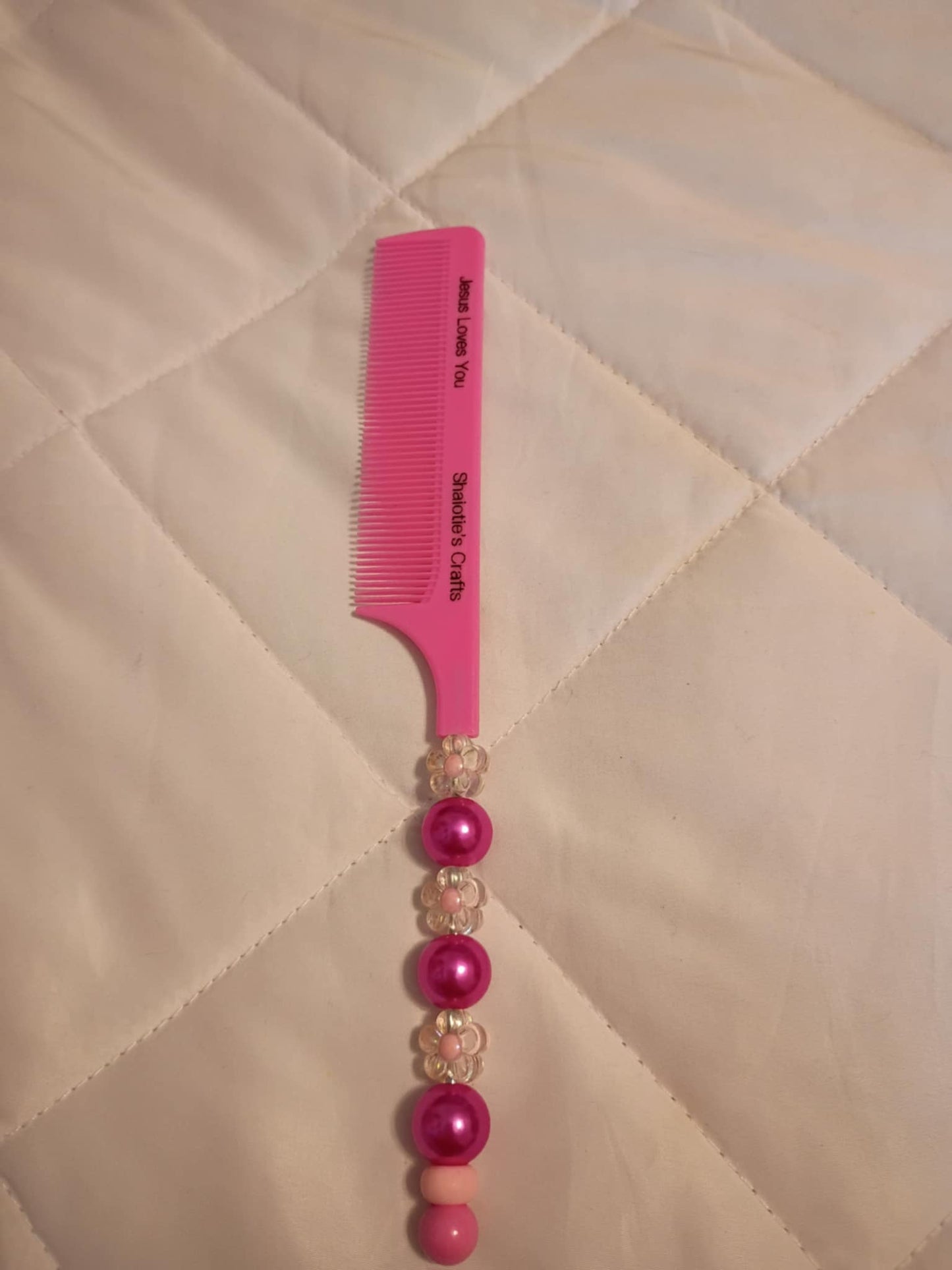 Handmade beaded comb made by Shaiotie's Crafts aka Shaiotie Ottermann