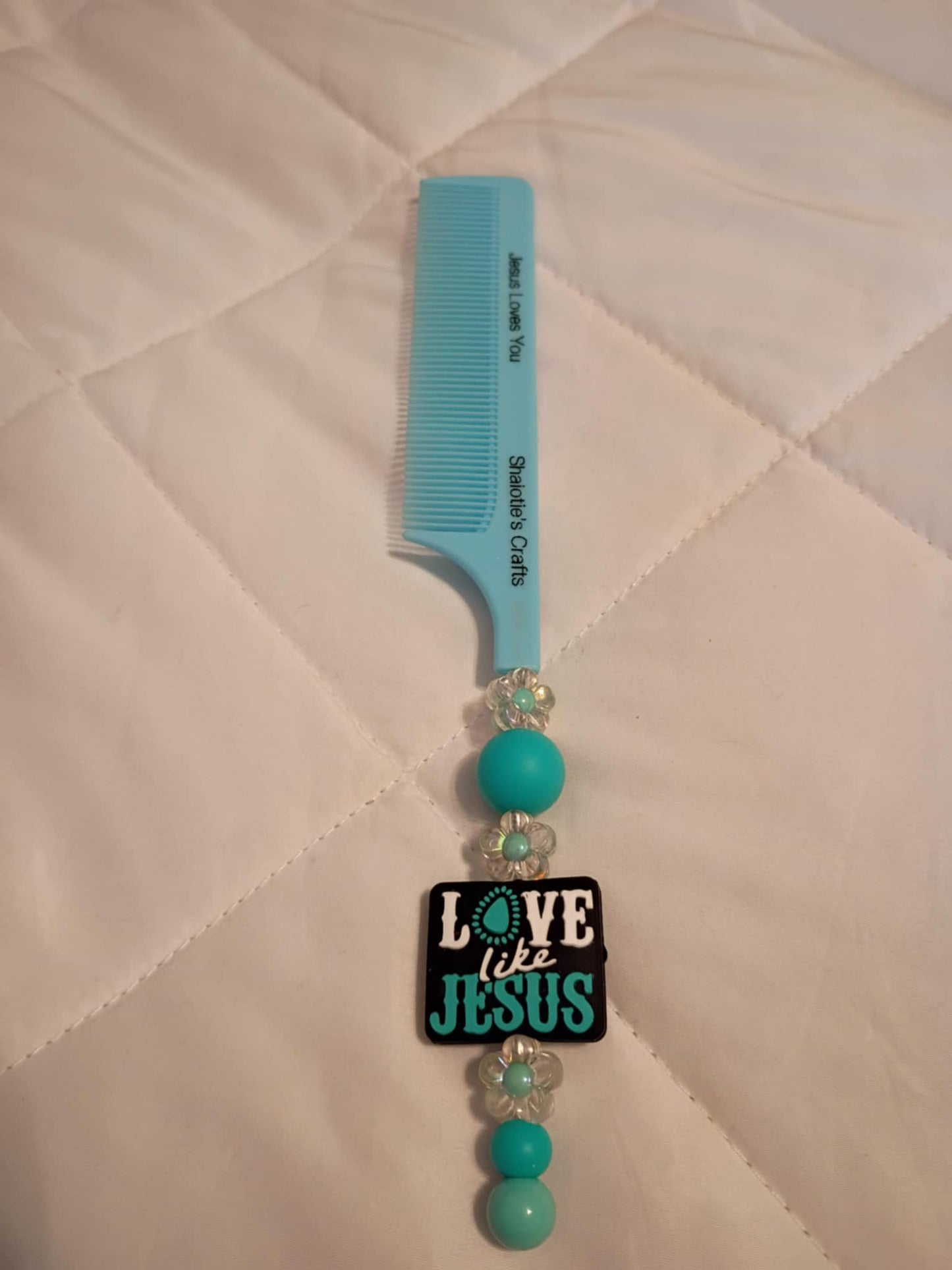 Handmade beaded comb made by Shaiotie's Crafts aka Shaiotie Ottermann