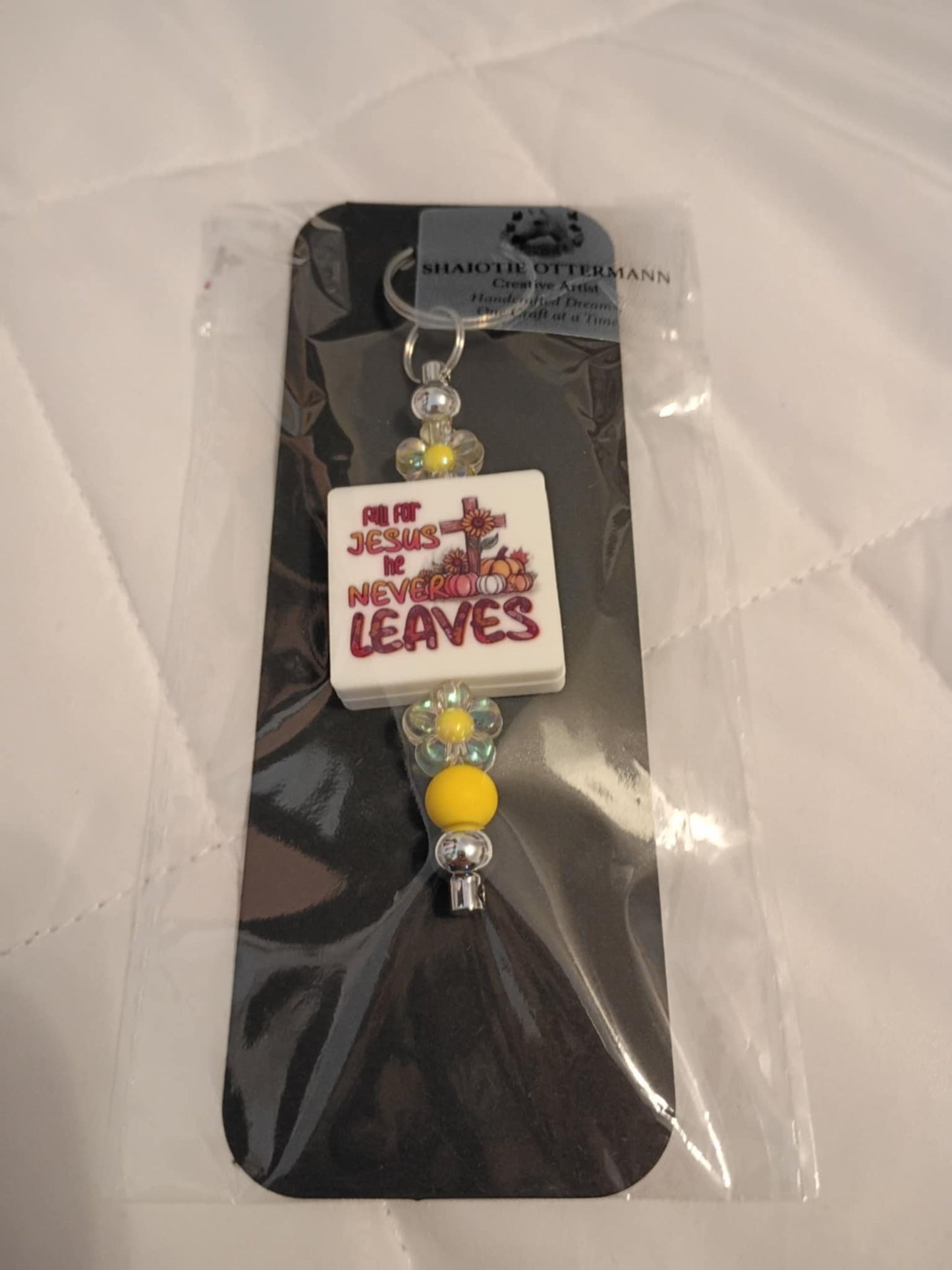 Handmade beaded keychain made by Shaiotie's Crafts aka Shaiotie Ottermann.