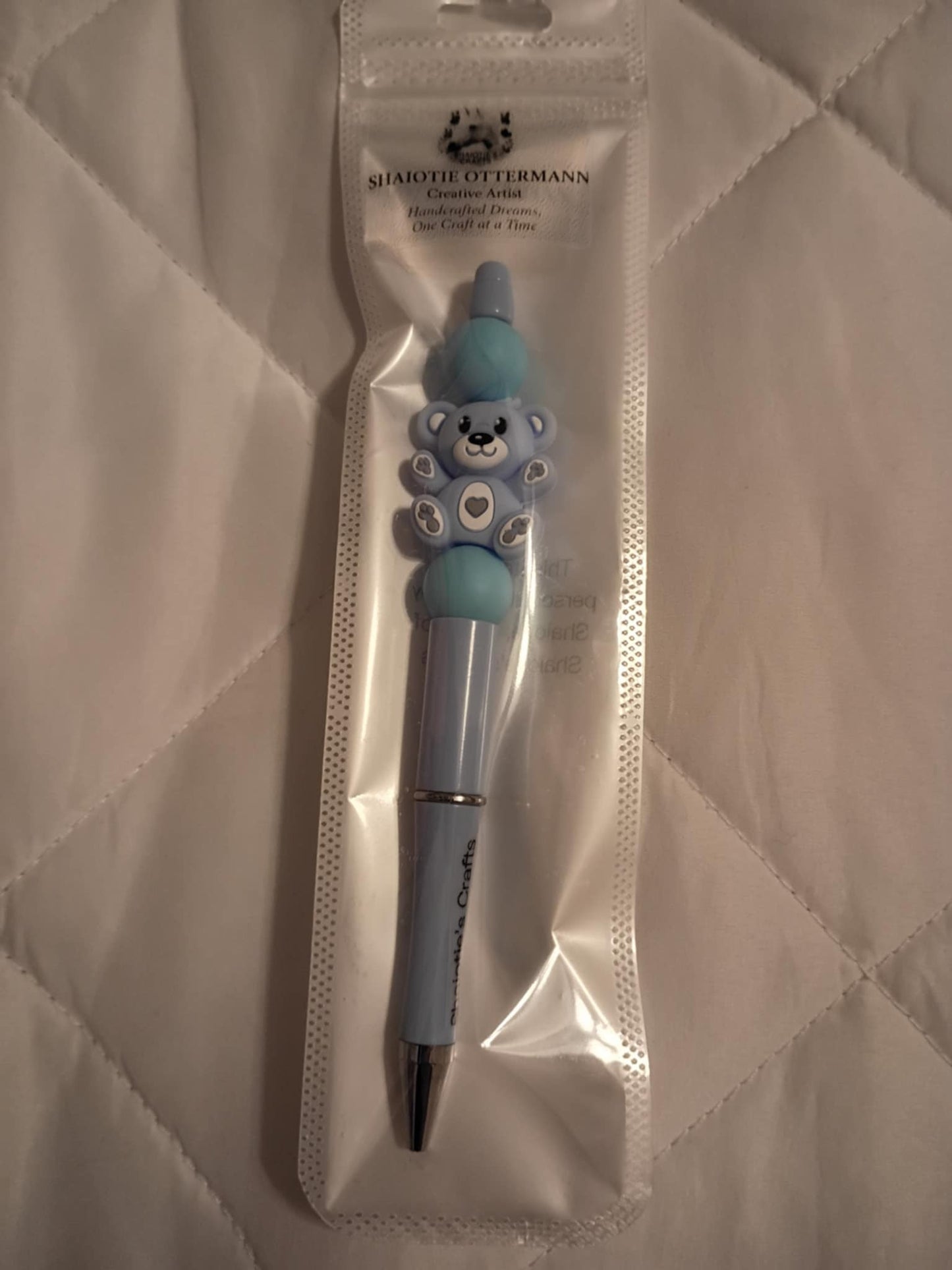 Handmade beaded pen made by Shaiotie's Crafts aka Shaiotie Ottermann.