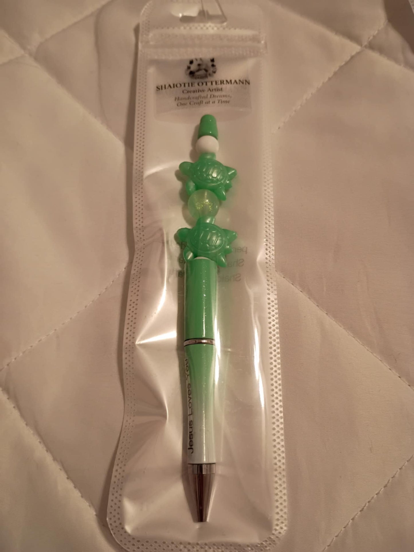 Handmade beaded pen made by Shaiotie's Crafts aka Shaiotie Ottermann