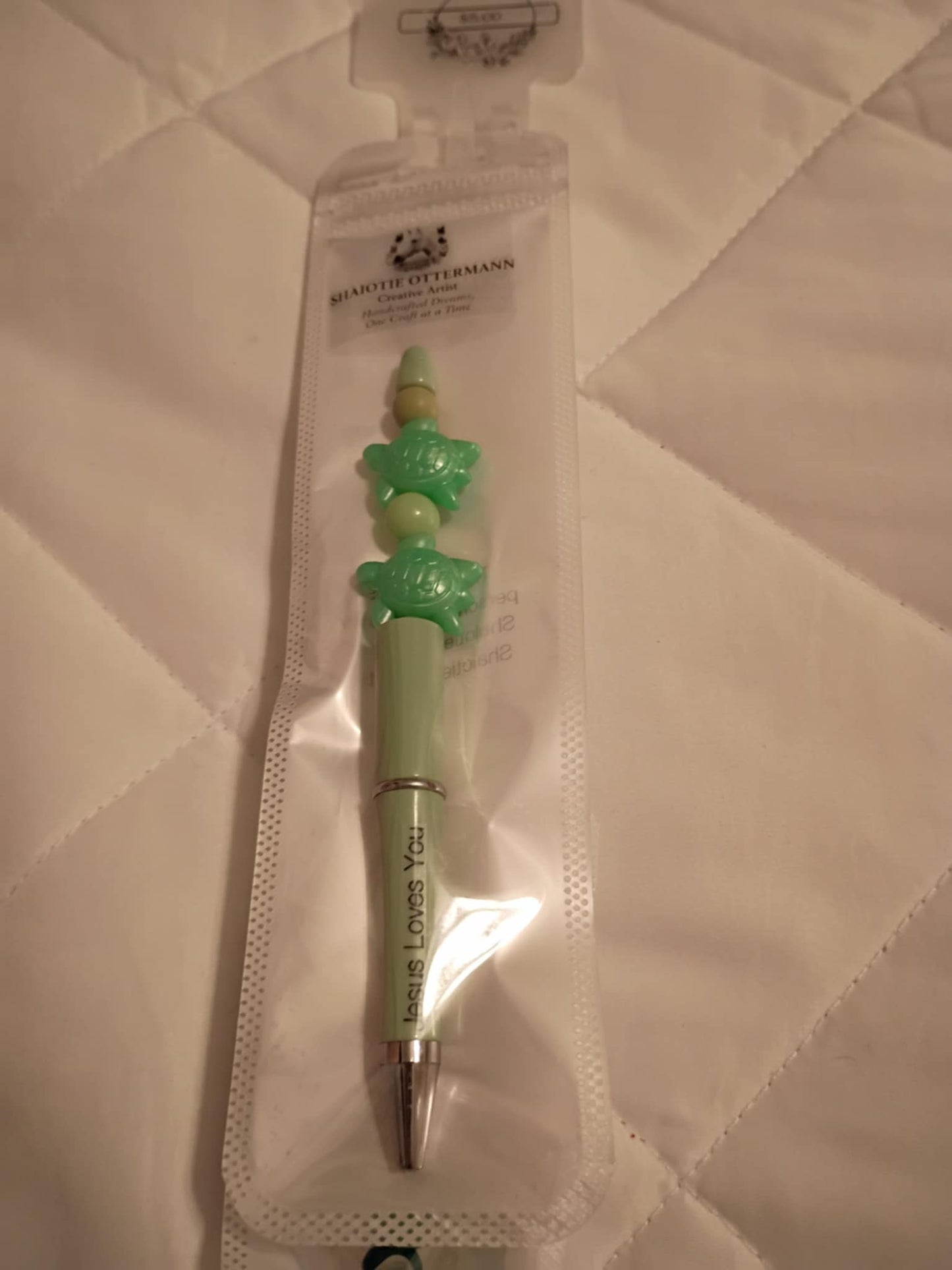 Handmade beaded pen made by Shaiotie's Crafts aka Shaiotie Ottermann