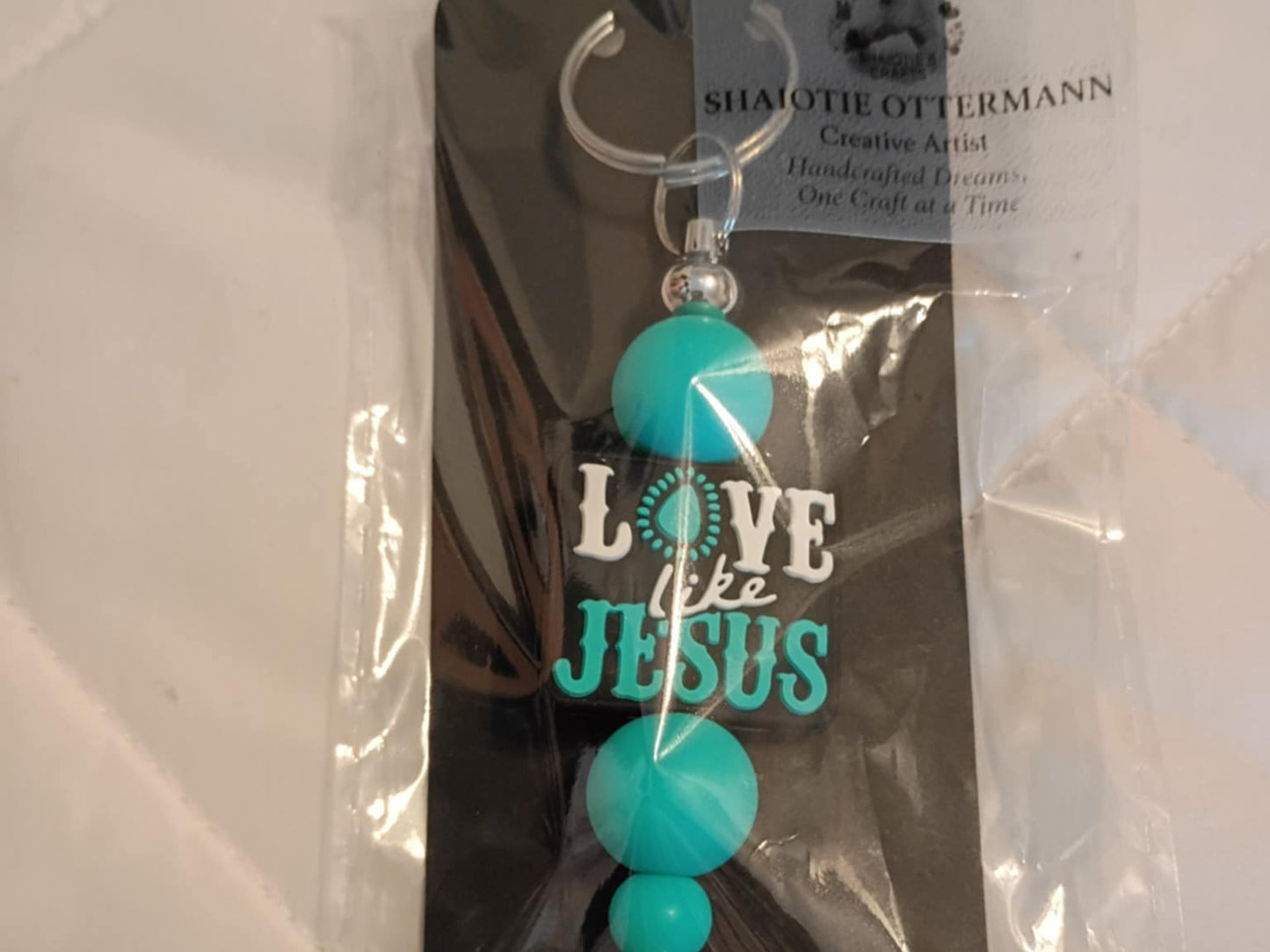 Handmade beaded keychain made by Shaiotie's Crafts aka Shaiotie Ottermann.