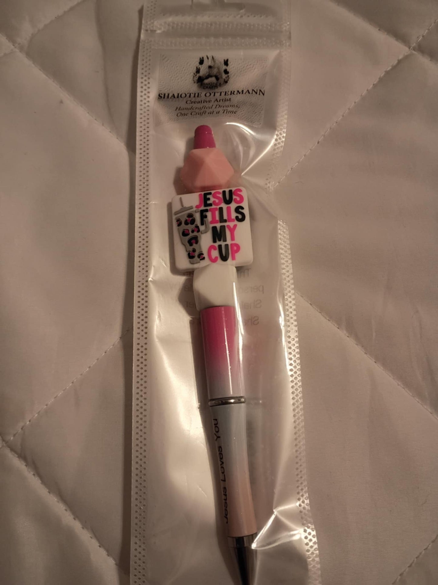 Handmade beaded pen made by Shaiotie's Crafts aka Shaiotie Ottermann