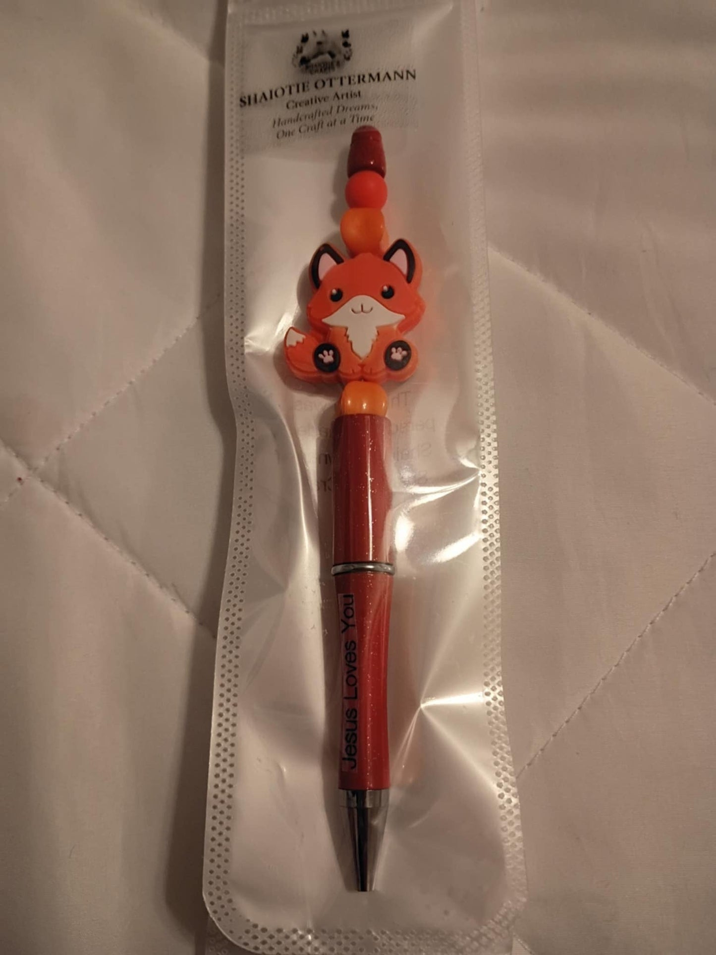 Handmade beaded pen made by Shaiotie's Crafts aka Shaiotie Ottermann.
