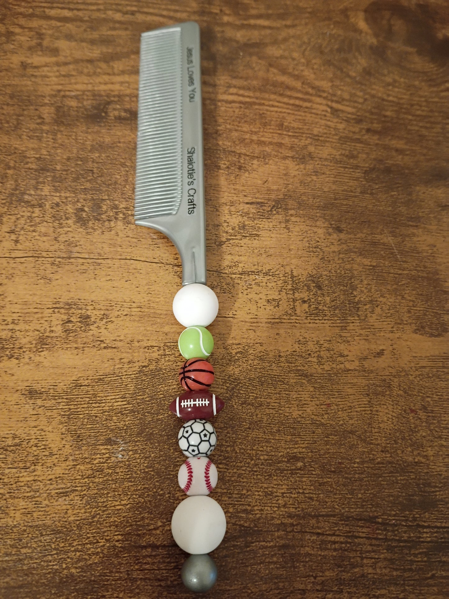Handmade Beaded Comb Made by Shaiotie's Crafts aka Shaiotie Ottermann.