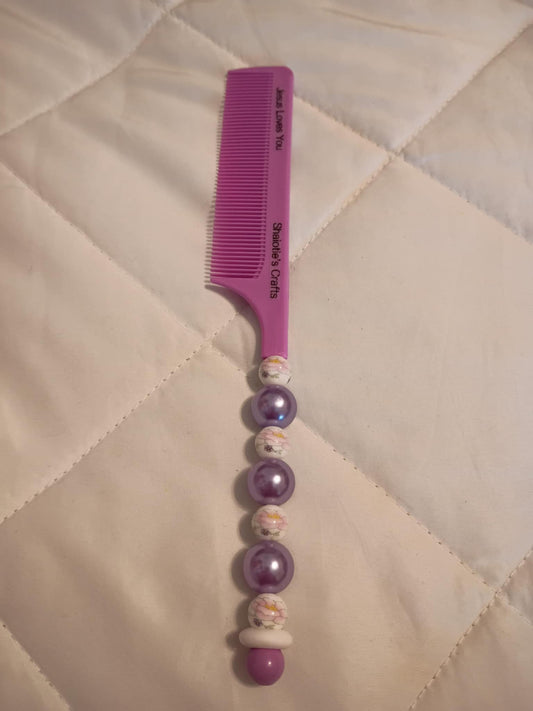 Handmade beaded comb made by Shaiotie's Crafts aka Shaiotie Ottermann