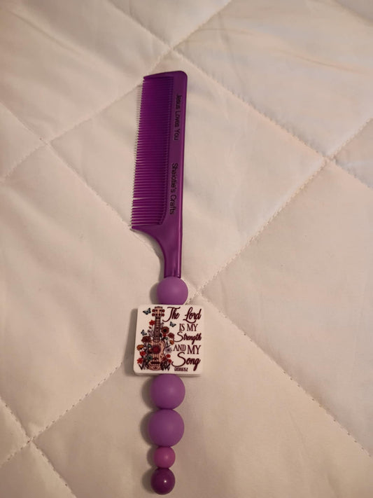 Handmade beaded comb made by Shaiotie's Crafts aka Shaiotie Ottermann