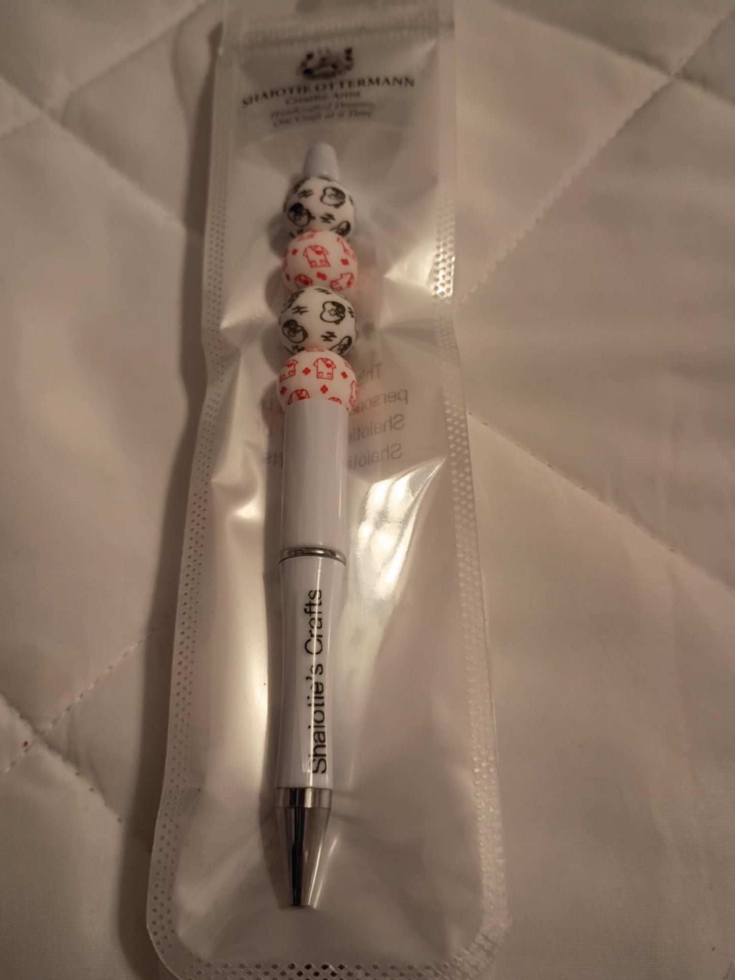 Handmade beaded pen made by Shaiotie's Crafts aka Shaiotie Ottermann
