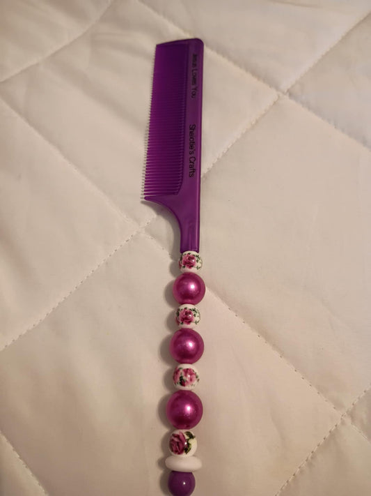 Handmade beaded comb made by Shaiotie's Crafts aka Shaiotie Ottermann