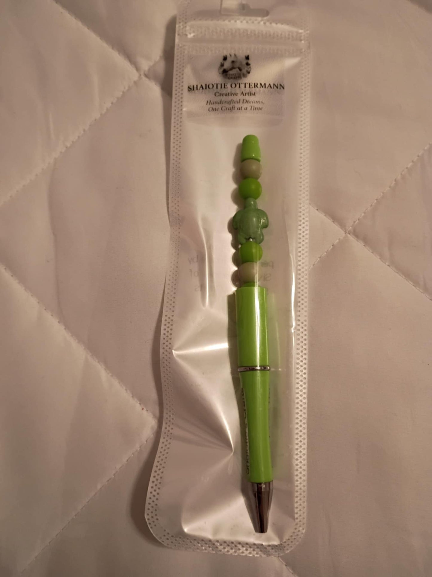 Handmade beaded pen made by Shaiotie's Crafts aka Shaiotie Ottermann