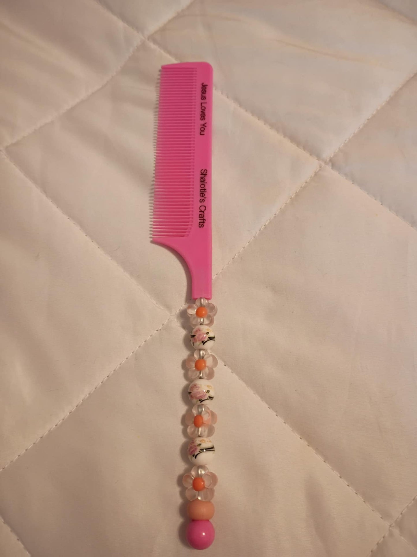 Handmade beaded comb made by Shaiotie's Crafts aka Shaiotie Ottermann