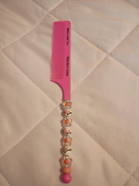 Handmade beaded comb made by Shaiotie's Crafts aka Shaiotie Ottermann