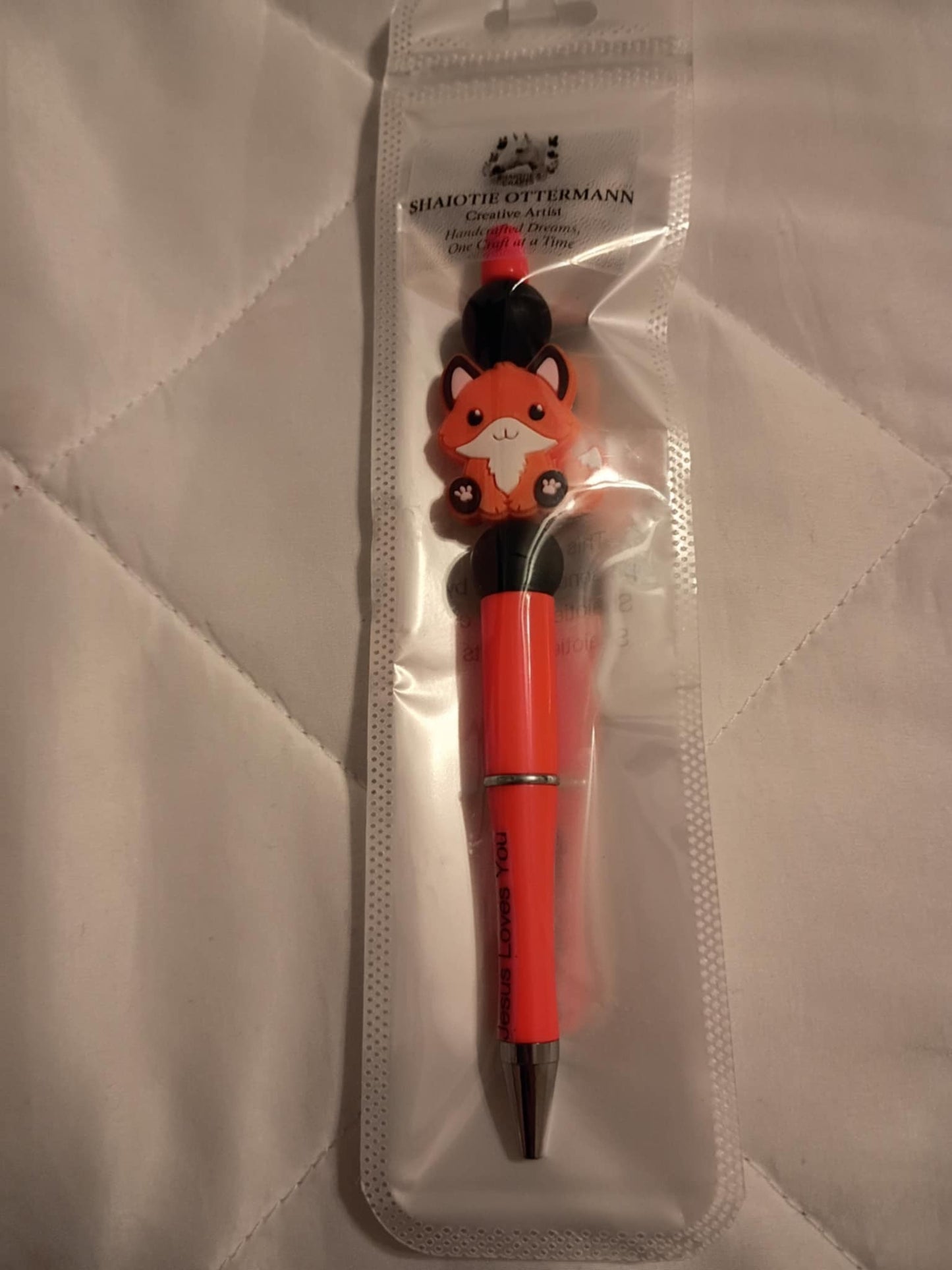 Handmade beaded pen made by Shaiotie's Crafts aka Shaiotie Ottermann.
