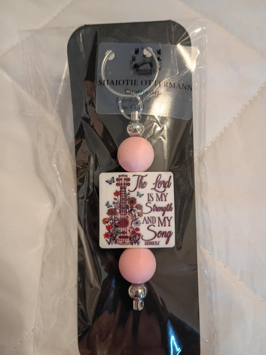 Handmade beaded keychain made by Shaiotie's Crafts aka Shaiotie Ottermann.