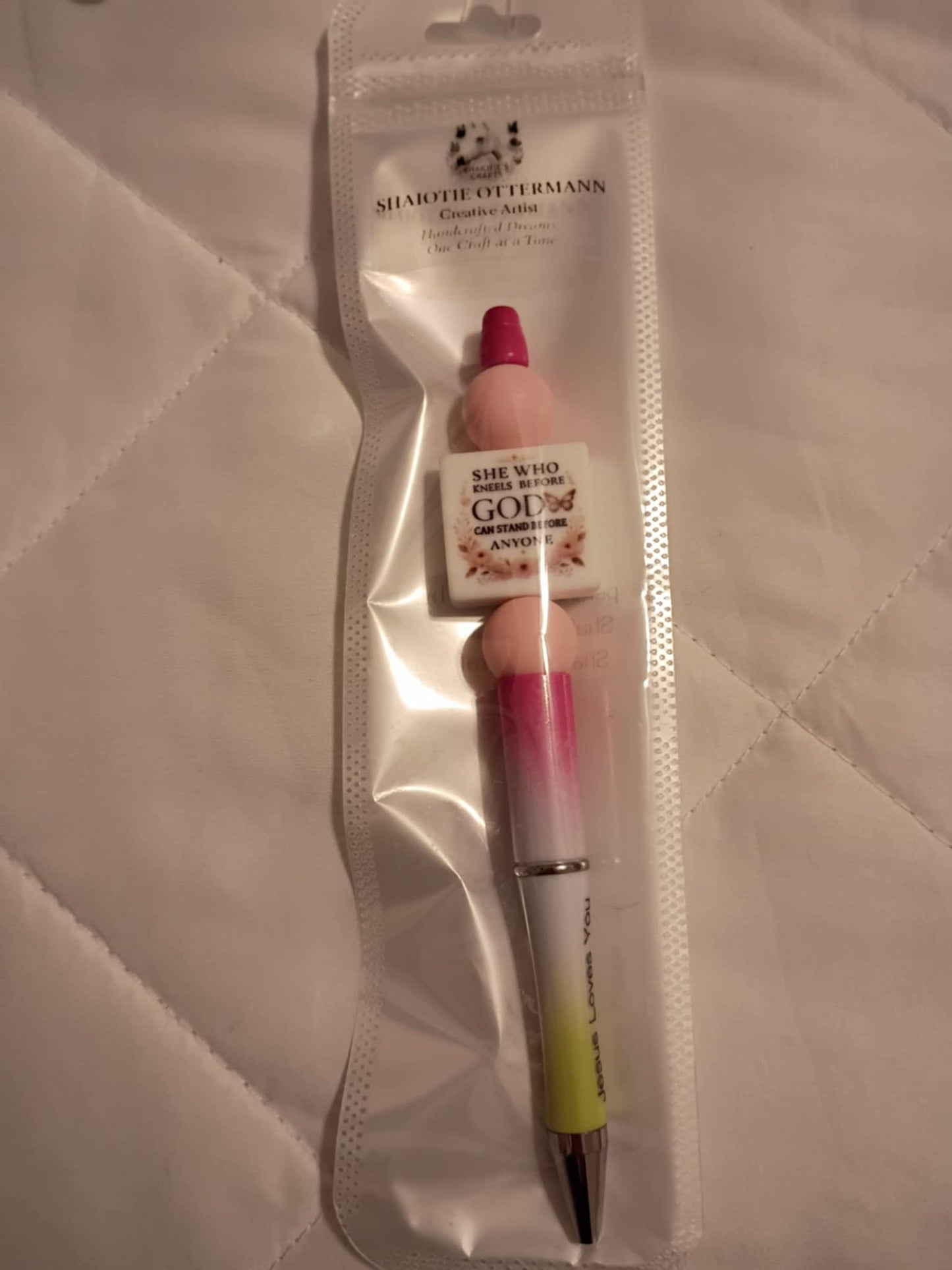 Handmade beaded pen made by Shaiotie's Crafts aka Shaiotie Ottermann