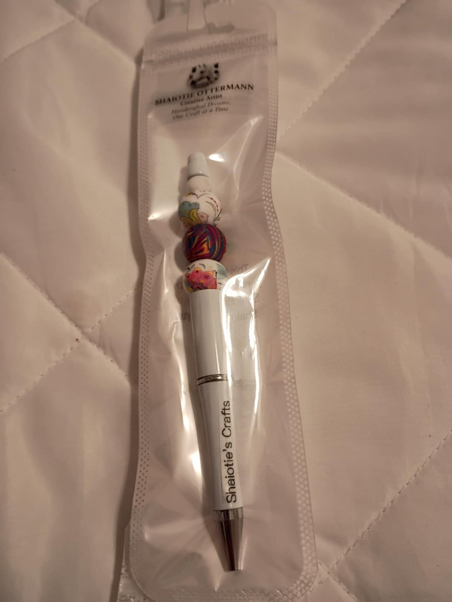 Handmade beaded pen made by Shaiotie's Crafts aka Shaiotie Ottermann
