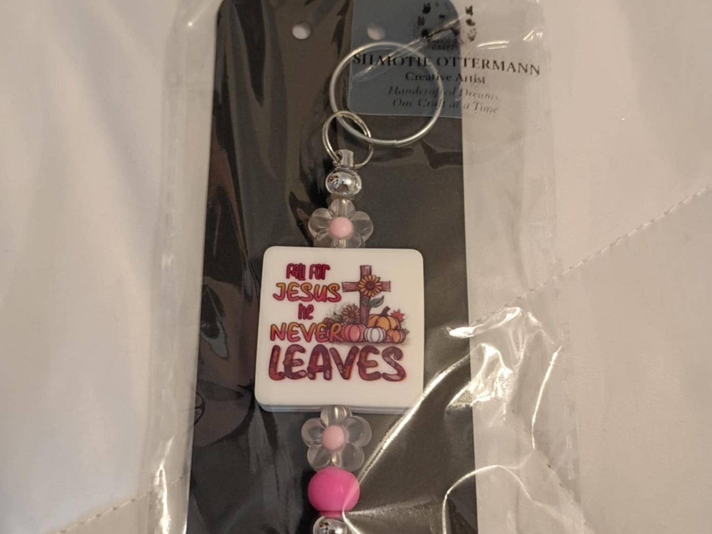 Handmade beaded keychain made by Shaiotie's Crafts aka Shaiotie Ottermann.