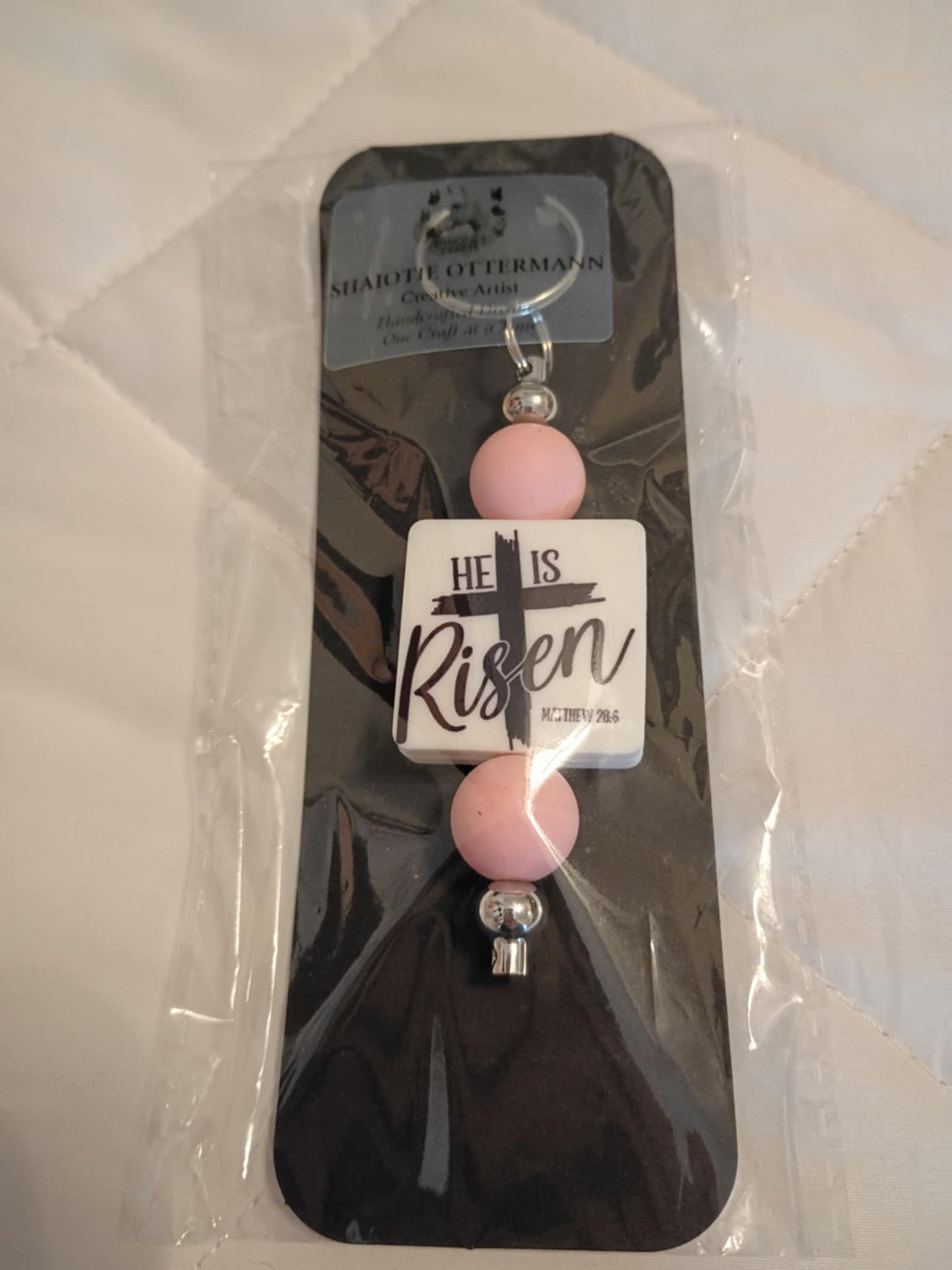 Handmade beaded keychain made by Shaiotie's Crafts aka Shaiotie Ottermann.