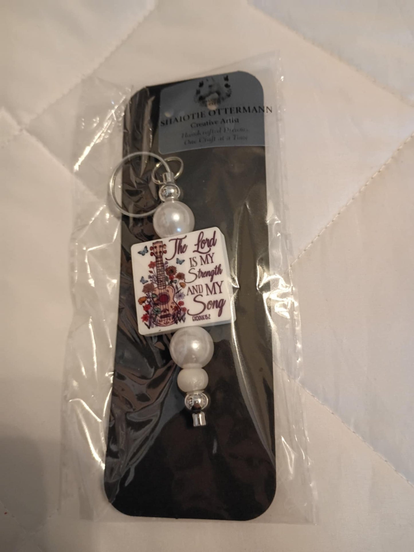 Handmade beaded keychain made by Shaiotie's Crafts aka Shaiotie Ottermann.