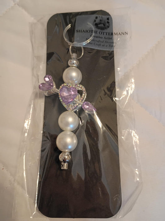 Handmade beaded keychain made by Shaiotie's Crafts aka Shaiotie Ottermann.